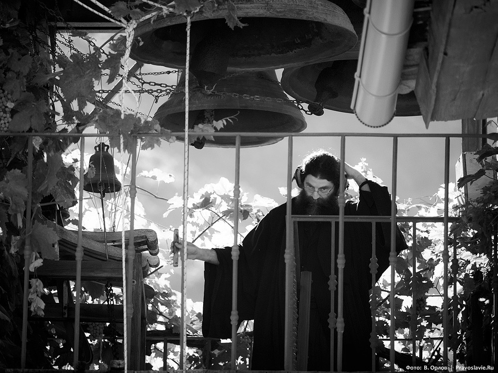 A procession of the cross at the Great Lavra Monastery of Mt. Athos (a photo gallery).  Photo: Vladimir Orlov / Pravoslavie.ru