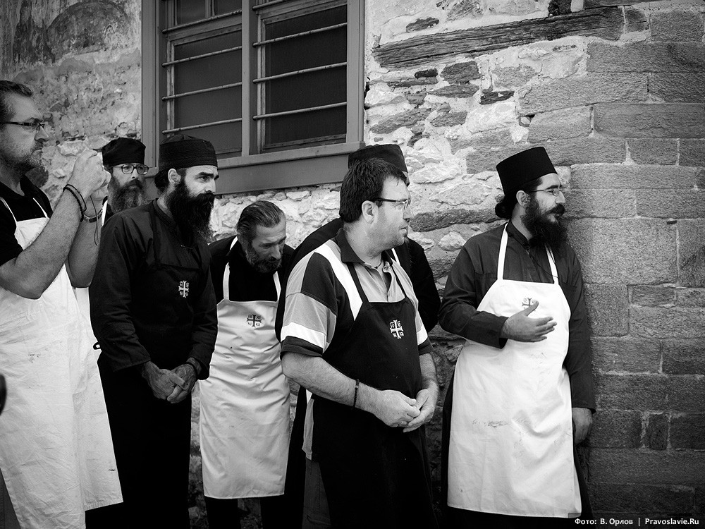 A procession of the cross at the Great Lavra Monastery of Mt. Athos (a photo gallery).  Photo: Vladimir Orlov / Pravoslavie.ru