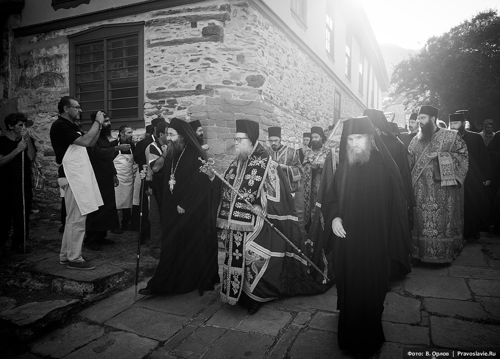A procession of the cross at the Great Lavra Monastery of Mt. Athos (a photo gallery).  Photo: Vladimir Orlov / Pravoslavie.ru