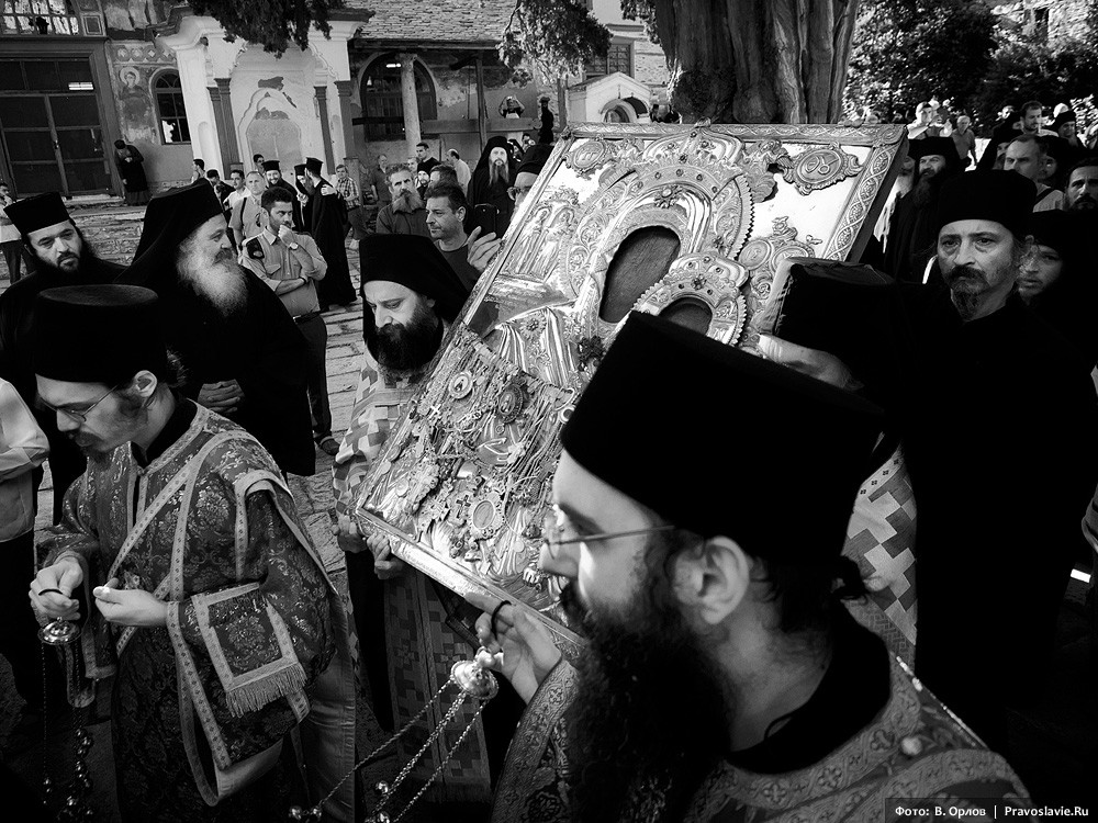 The cross procession with the “Kukuzelissa” Icon. Photo: Vladimir Orlov / Pravoslavie.ru