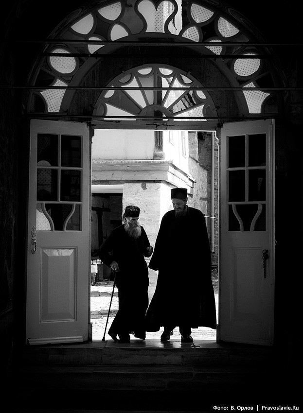 A procession of the cross at the Great Lavra Monastery of Mt. Athos (a photo gallery).  Photo: Vladimir Orlov / Pravoslavie.ru