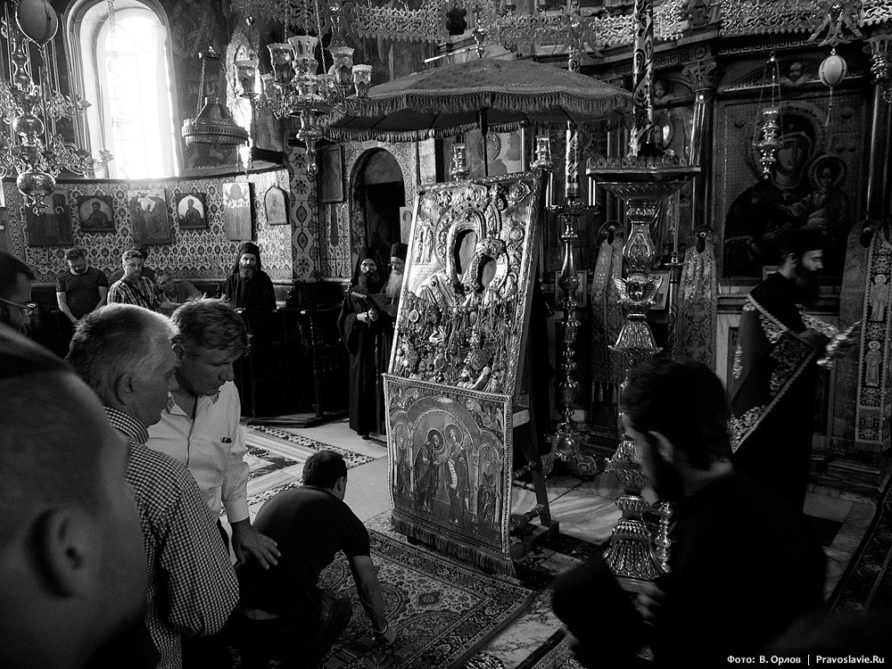A procession of the cross at the Great Lavra Monastery of Mt. Athos (a photo gallery).  Photo: Vladimir Orlov / Pravoslavie.ru
