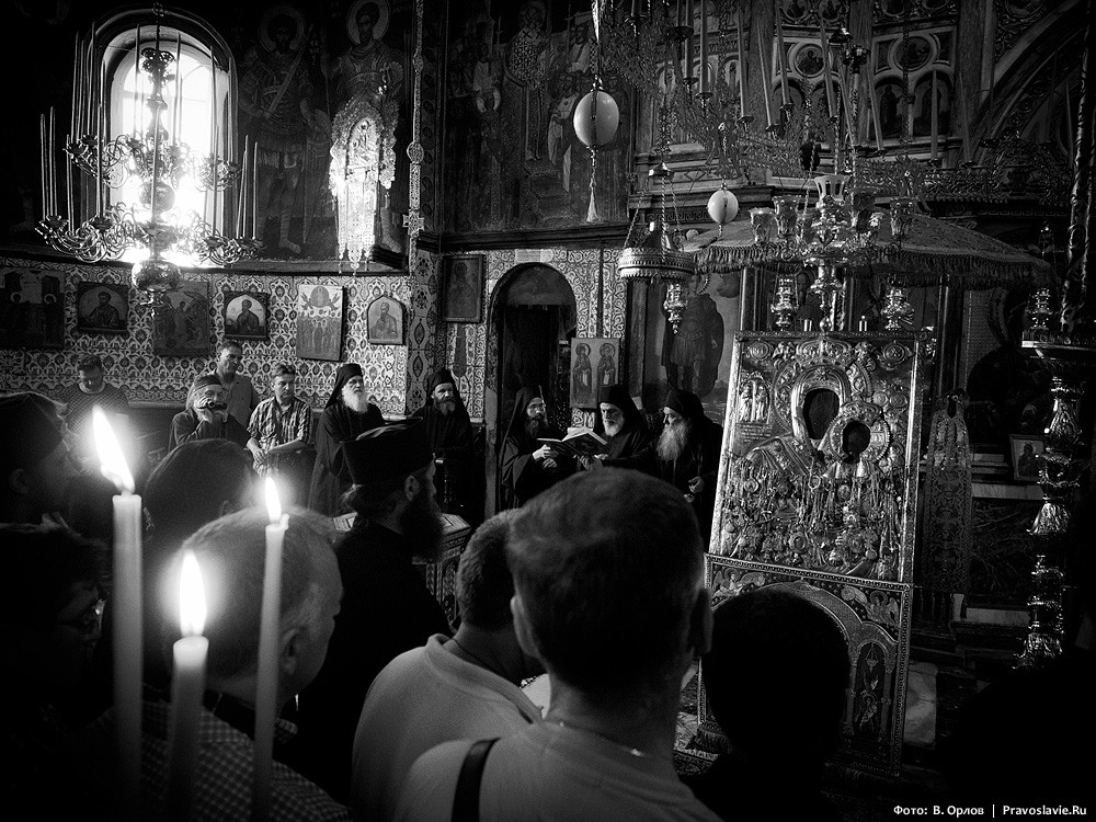 A procession of the cross at the Great Lavra Monastery of Mt. Athos (a photo gallery).  Photo: Vladimir Orlov / Pravoslavie.ru