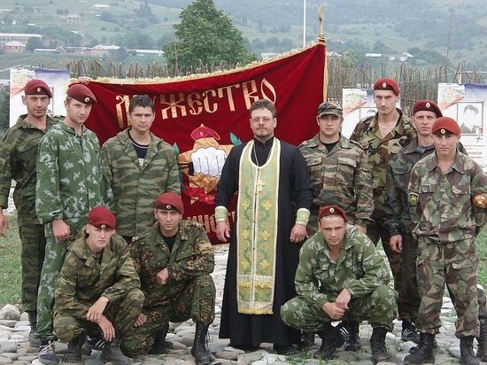 Протоиерей Андрей Немыкин с бойцами спецназа (Шатой)