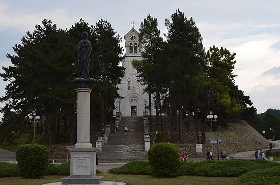 Храм Светитеља Василија Острошког у Никшићу, у чијој изградњи су учествовала двојица руских царева. Фото: јером. Игњатије (Шестаков)