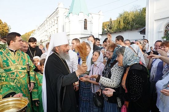 Архипастырь с народом Божимм