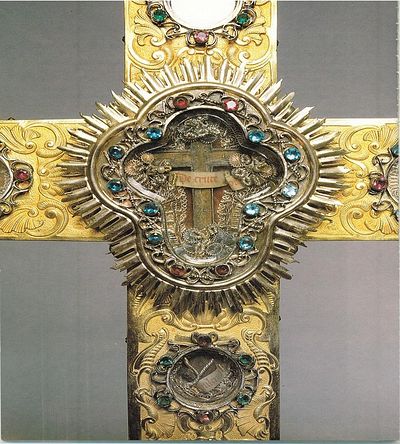 Фрагмент креста-реликвария в церкви Св. Михаила.