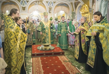 Всенощное бдение в Свято-Троицком кафедральном соборе г. Саратова. Канун Пятидесятницы. 30 мая 2015 года