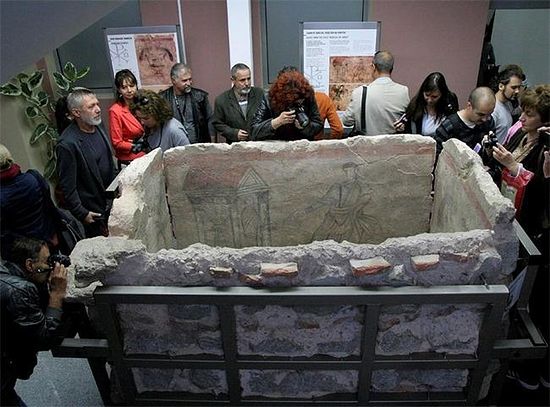 The 4th century AD Late Roman Early Christian tomb discovered in Bulgaria’s Plovdiv in 2012 has been restored and shown to the public for the first by the Plovdiv Museum of Archaeology. Photo: 24 Chasa daily
