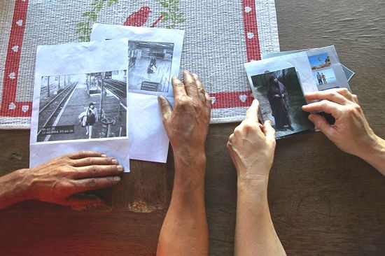 Parents are looking at the image of their daughter made by a surveillance camera at a train station on October 2, 2014. On the following day she left for Syria. Photo: AP