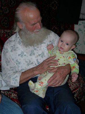 Отец Александр Ляпин с правнучатым племянником. 2007 г.