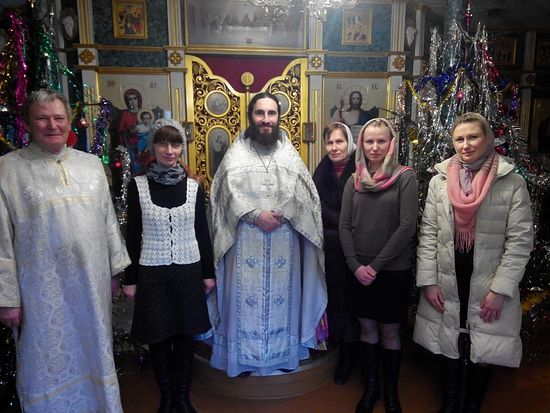 Священник Сергий Бегиян с прихожанами. Рождество Христово