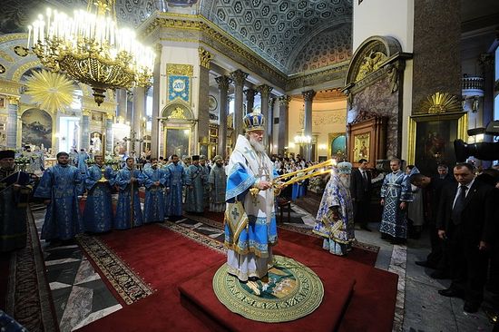 Patriarch Kirill celebrates a divine liturgy marking the 200th anniversary of the Cathedral of Our Lady of Kazan in 2011