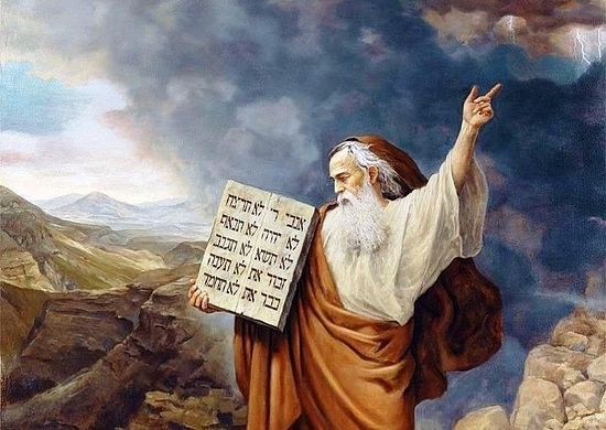 Моисей с полученными от Бога Скрижалями Завета