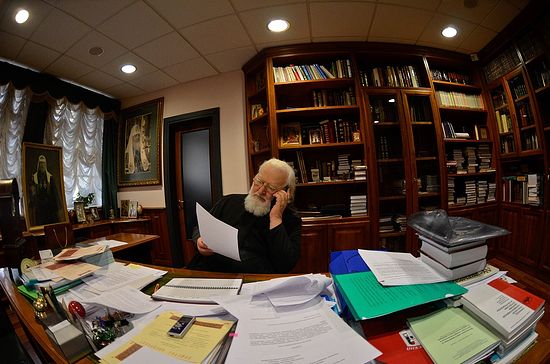 Протоиерей Владимир Воробьев в своем кабинете