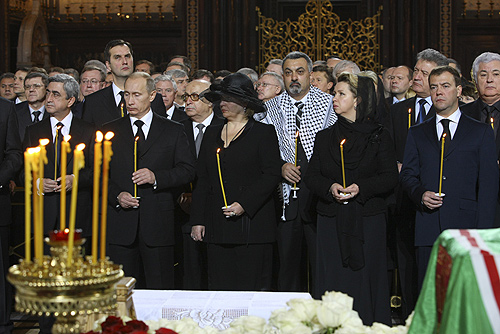 From left: Russian President Vladimir Putin, his then-wife Ludmila Putina, Svetlana Medvedeva, and Prime Minister Dmitry Medvedev at Aleksey II’s funeral liturgy in Christ the Saviour Cathedral, Moscow.