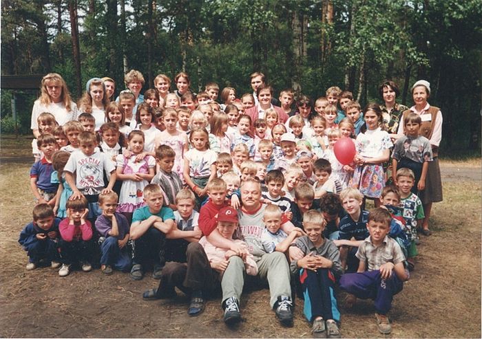 Игорь Почековский с детьми баптистской воскресной школы