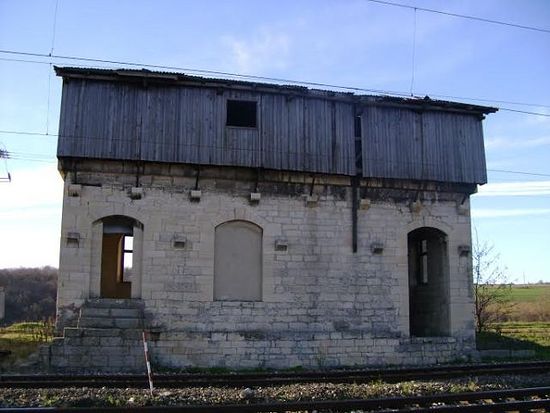 A photo of the now defunct Kamenyak train station in Northeast Bulgaria which, too, was built by the Ottomans with materials from the Bulgarian archaeological monuments in Pliska and Veliki Preslav. Photo: National Museum of History