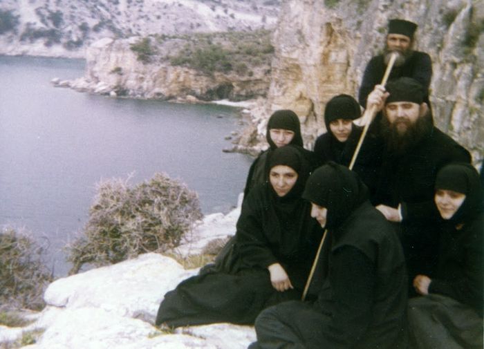 Старец Ефрем (Мораитис) с сестрами