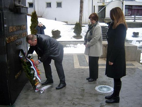 Полагање вијенаца на спомен-обиљежју у Мркоњић Граду