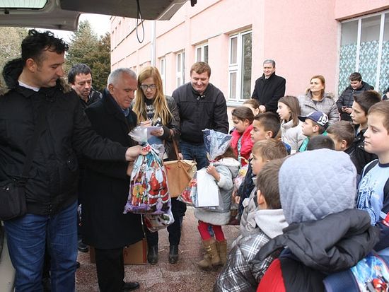 Подјела пакетића дјеци са Косова и Метохије, фото: СРНА