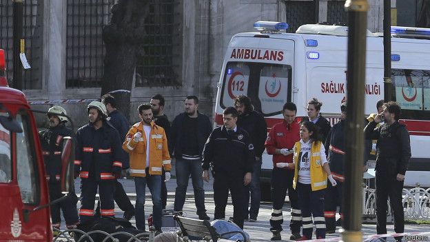 Власти Турции заявляют, что взрыв в Стамбуле совершил смертник ИГ
