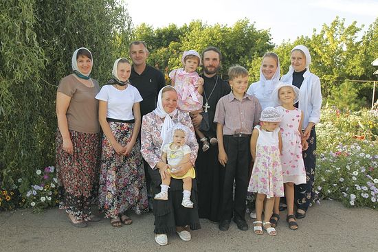 Семья Перепелицыных, семья Волошкиных (слева) и Вера Журавлева (крайняя справа) — друзья, единомышленники и соратники