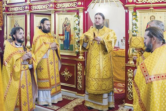 Престольный праздник храма в Подлесном. Епископу Покровскому и Николаевскому Пахомию сослужит духовенство Андреевского округа. 7 июля 2015 года