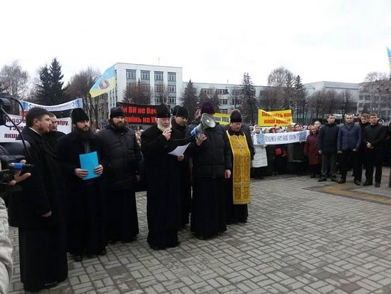 Фото: Крестный ход православных Ровенщины в защиту верующих с. Птичья