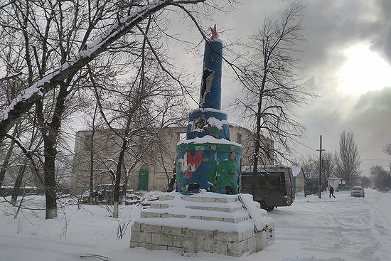 Насеље градског типа Зајцево. У задњем плану – Покровски храм који је срушен у време Совјетског Савеза и храм у част Светитеља Тихона Московског