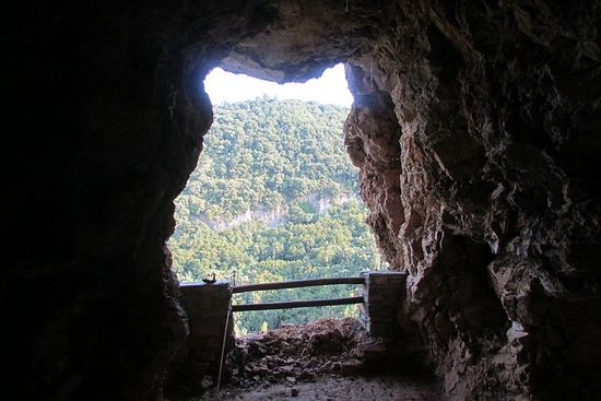 Афонская пещера, в которой подвизался старец Иоанн Вишенский. Фото С. Шумило, август 2015