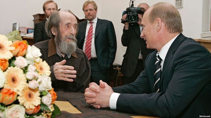 Putin gives Solzhenitsyn an award for his work in 2007. Source: RIA.
