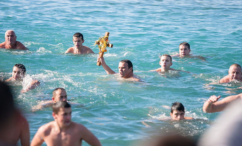 Bar. the shores of the Adriatic Sea. The first to reach the cross was Nebojsa Safranaz. 
