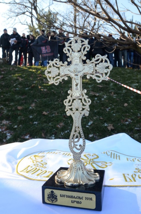 Brcko. The cross for the winner. 