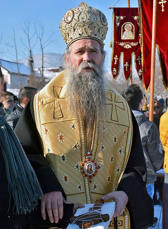 Bishop Joanikijie of Budimlje and Nikšić blesses the participants of the swim in the Lim River in Beran. 