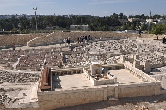 Фото 2. Jerusalem – модель Иерусалима 66 г. по Р.Х. в Музее Израиля с изображением Храма.