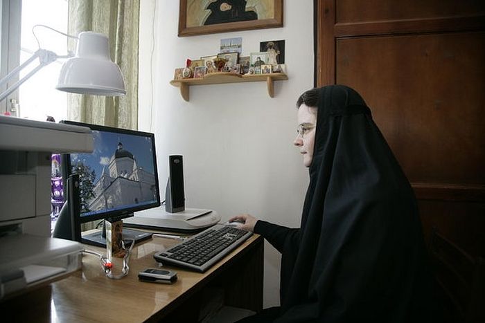 Монахиня Феонилла (Харченко). Монастырские послушания. Работа над издательскими проектами монастыря