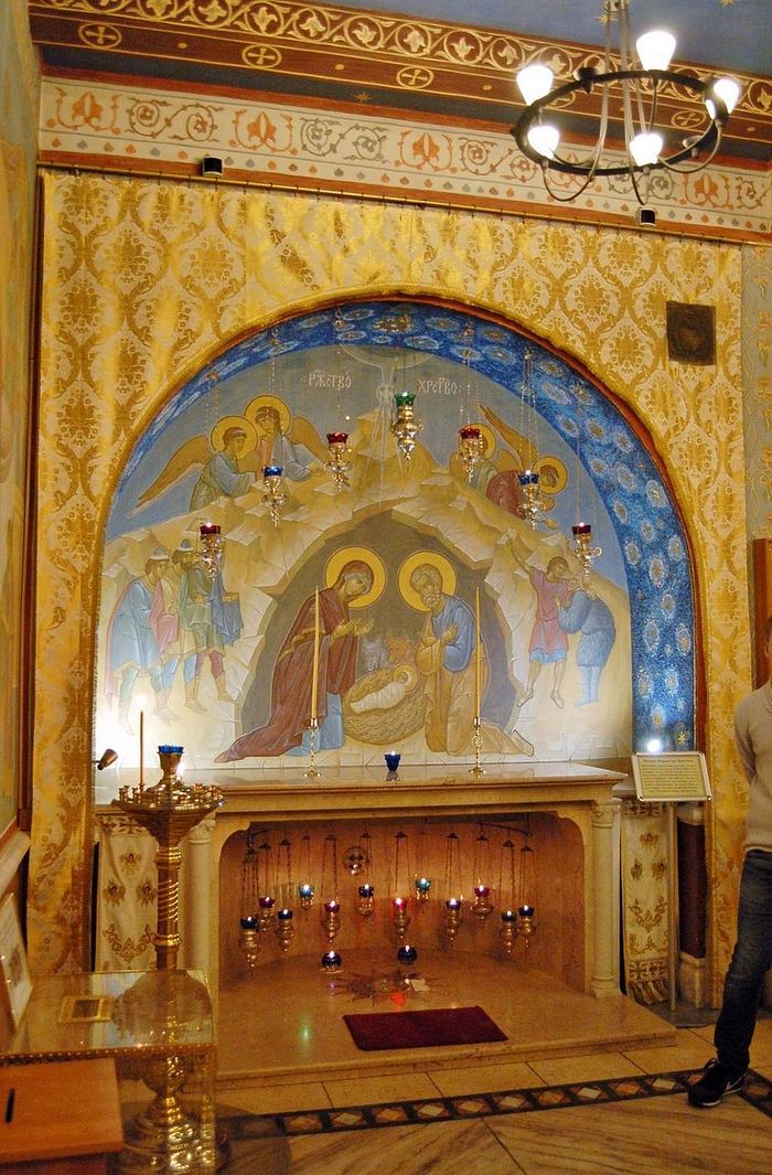 The replica Grotto of the Nativity, in the crypt.