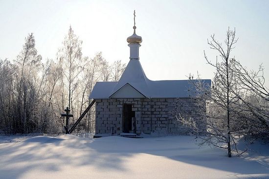 Крест и часовня. Фото:agionoros.ru