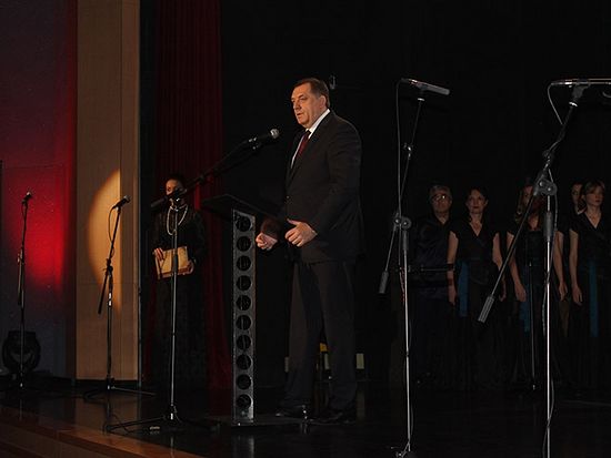 Предсједник Републике Српске Милорад Додик на академији поводом 20 година од егзодуса Срба из Сарајева Прочитајте више на: http://rtrs.tv/vijesti/vijest.php?id=192169