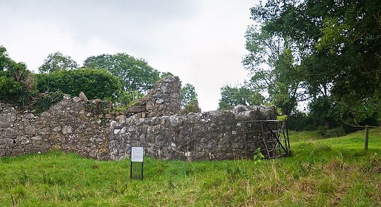 Saighir Monastery's ruins and the stump of tower (photo by Andreas Borchert)