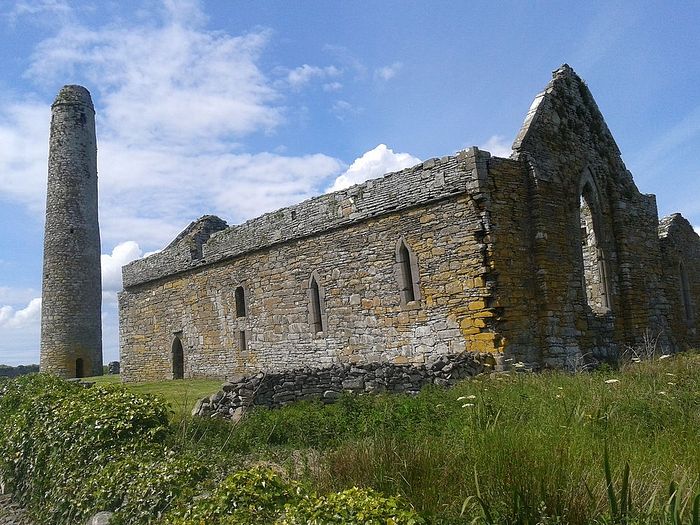 Круглая башня и церковь св. Сенана на о. Скаттери