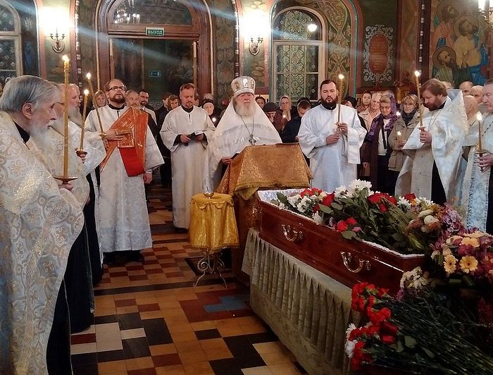 Отпевание раба Божия Сергия Зегжды в Петергофском Петропавловском соборе 5 октября 2015 года