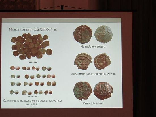 The coin finds finds: left top – coins from the 13th-14th century; left bottom – a collective coin find from the first half of the 13th century; right top – coins of Tsar Ivan Alexander (1331-1371); right middle – anonymous coins from the 14th century; right bottom – coins of Tsar Ivan Shishman (1371-1395). Photo: Ruse Info