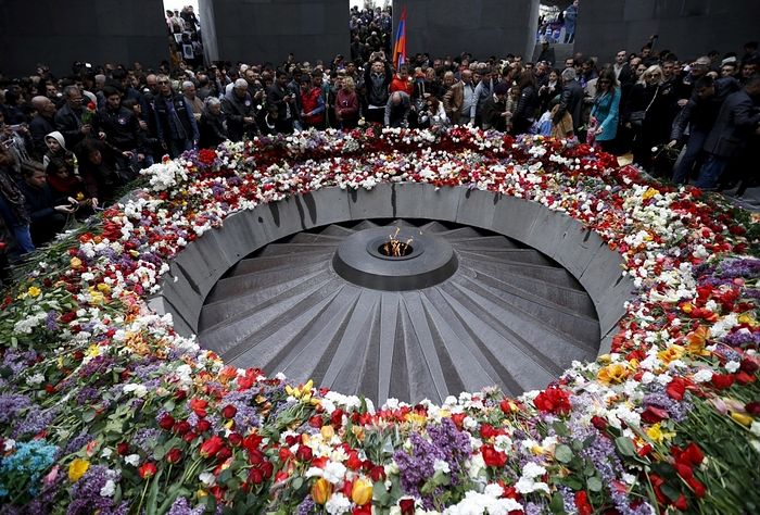 People attend a commemoration ceremony to mark the centenary of the mass killing of Armenians by Ottoman Turks at the Tsitsernakaberd Memorial Complex in Yerevan, Armenia, April 24, 2015. The Armenian Apostolic Church on Thursday made saints of up to 1.5 million Armenians at an open-air ceremony to commemorate their killing by Ottoman Turks a century ago.