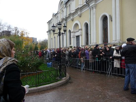 A queue to St. Matrona in Moscow Protection Convent.