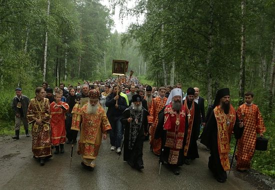 Крестный ход от Храма-на-Крови до Ганиной Ямы 17 июля 2015 г.