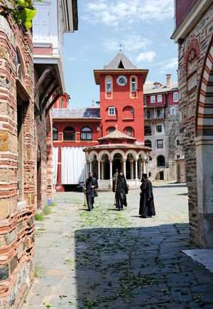 Монастырь Ватопед хранит более десятка величайших святынь Православия