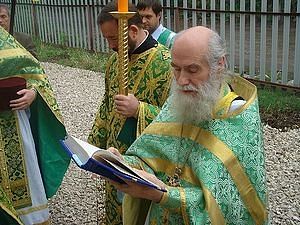 MONKS OF THE KIEV CAVES LAVRA BID THEIR FORMER ABBOT A FINAL FAREWELL