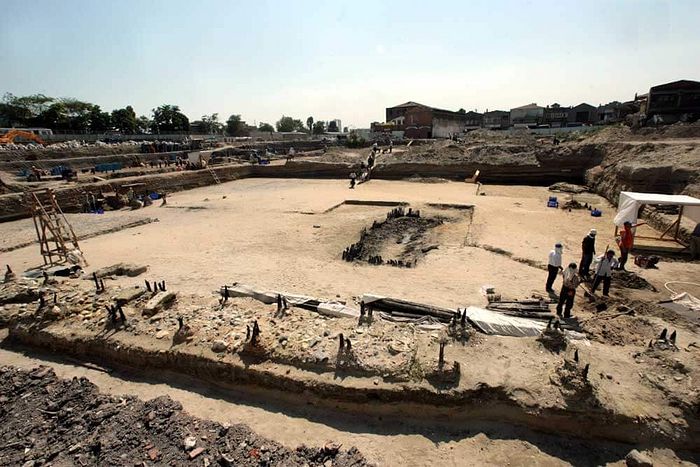 A general view of the excavation site where an ancient port from the fourth century was found in Istanbul June 20, 2006. Archaeologists recently unearthed the remains of an antique port and the lost walls of Constantinople, built by eastern Roman Emperor Constantine in the fourth century. The digging area is part of an ongoing Marmaray Project, aimed at building a tunnel under the Boshporus straits in Istanbul.